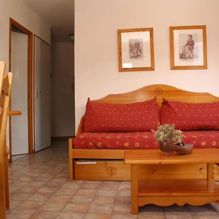 La Combe Apartment *