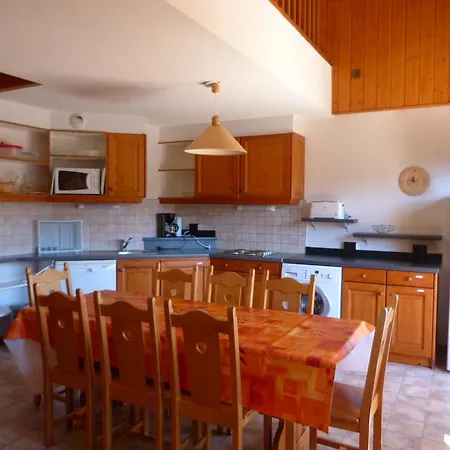 La Combe Apartment *